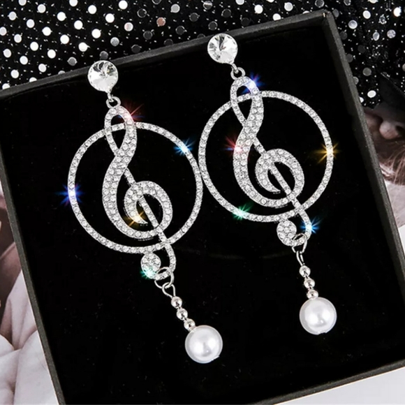 Jewelry - 🎀Sparkling Rhinestones & Pearl Music Note Earring